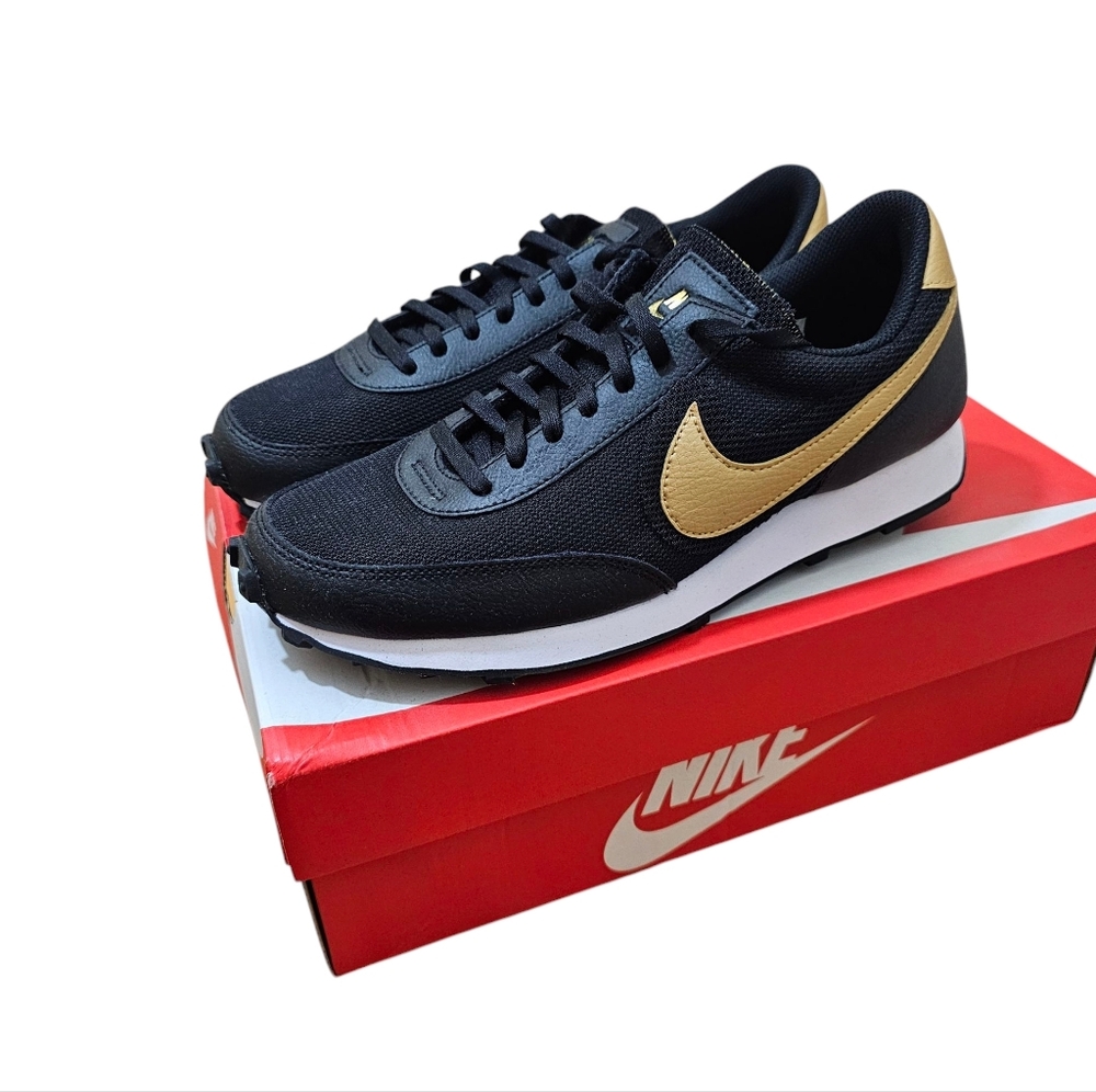 Nike Women's Daybreak Black/Black-Metallic Gold Sneakers Size 9 New With Box